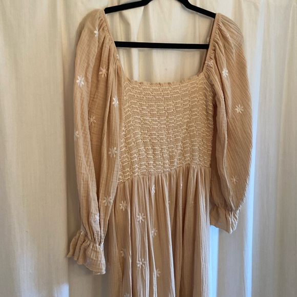 Womens Embroidered dress, worn once. In great condition! Size large! - Picture 3 of 9